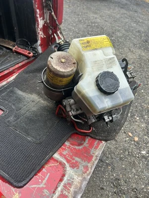 Toyota 4Runner 2001-2002 módulo de bomba abs conjunto de cilindro de refuerzo maestro Foto 1 de 4
