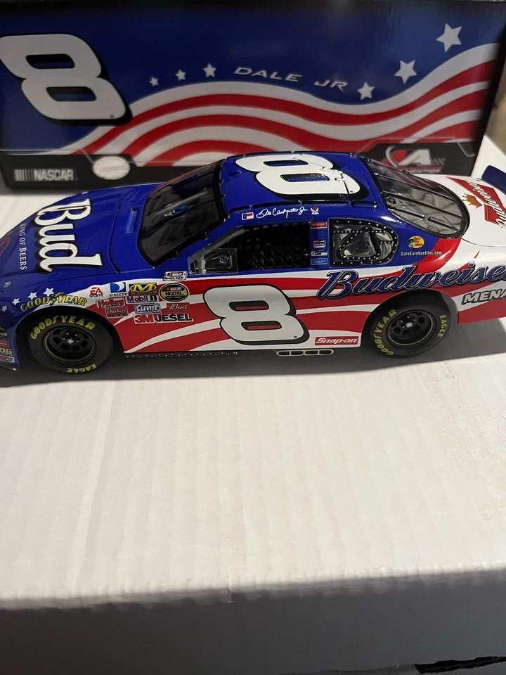 Dale Earnhardt Jr. 2007 Monte Carlo SS Budweiser estrellas y rayas Foto 1 de 4