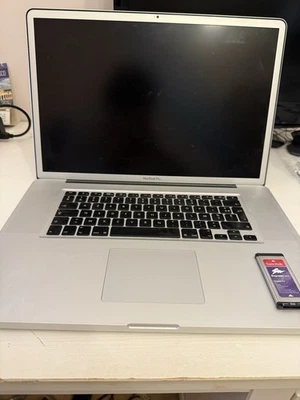 Apple MacBook Pro 17” (2011) – Schermo Matte Antiriflesso – GPU guasta. 16/512GB - Immagine 1 di 4