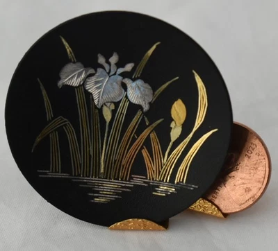 Casa de Muñecas Mini Amita Japón Damasceno Placa de Pared Pin Plato Dorado Plata Iris 1.75 pulgadas Foto 1 de 4