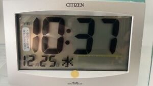 Radio-horloge CITIZEN 8RZ006-019 clapet solaire avec alarme métal couleur argent