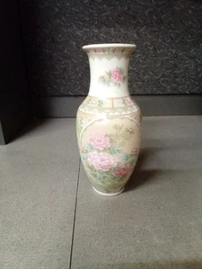 Vintage 8 1/2" Lefton Porcelain China Vase - Picture 1 of 2