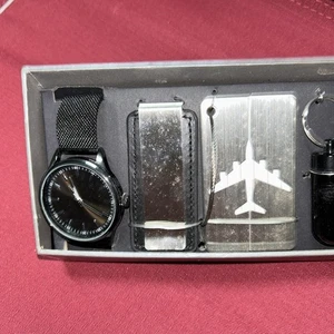 Juego de relojes de moda para hombre•Clip para dinero•Etiqueta de equipaje•Estuche para pastillas con llavero TOTALMENTE NUEVO - Imagen 1 de 2
