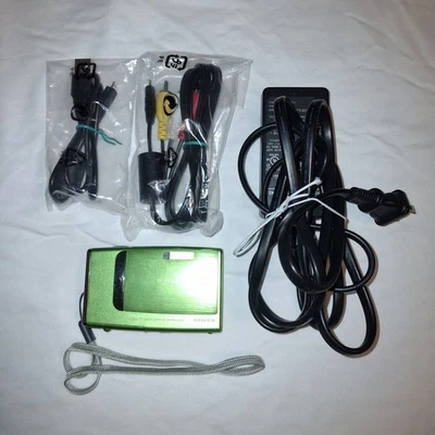 Fujifilm Finepix Z19fd Compact Digital Camera Green from Japan Chargers TESTED - Image 1 of 4