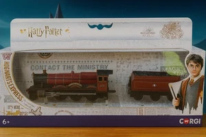 Harry Potter : Hogwarts Express 1:100 Diecast Display Train (CC99724 Corgi) NEW - Picture 1 of 5