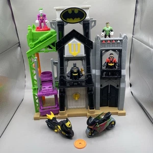 Imaginext DC Comics Wayne Manor Tower Batman Joker Robin BatCycle Sounds Lichter - Bild 1 von 24