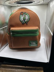 Mini Mochila Loungefly NBA Boston Celtics Logo Baloncesto Cuero Guijarro Nueva con Etiquetas - Imagen 1 de 7