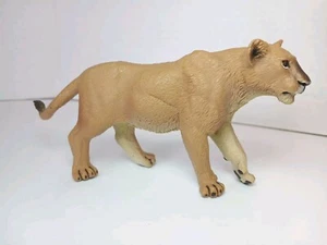 Safari Ltd LÖWIN weiblicher Löwe afrikanische Wildtiere Tierfigur 2008 - Bild 1 von 10