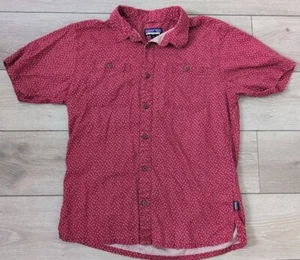 Patagonia Herren Back Step Hemd Knopfleiste Kurzarm bedruckt rot Medium - Bild 1 von 5