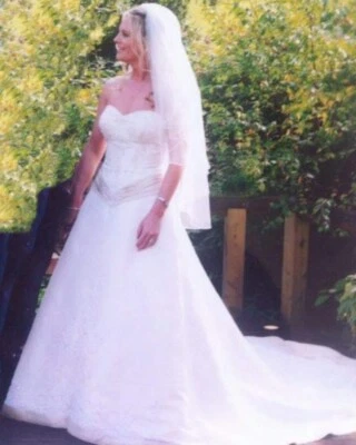 Stunning ivory wedding dress size 10 - Image 1 of 2