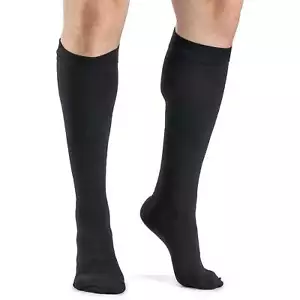 Calcetines de compresión Sigvaris Dynaven acanalados para hombre hasta la rodilla 20-30 mmHg (caja abierta) - Imagen 1 de 4