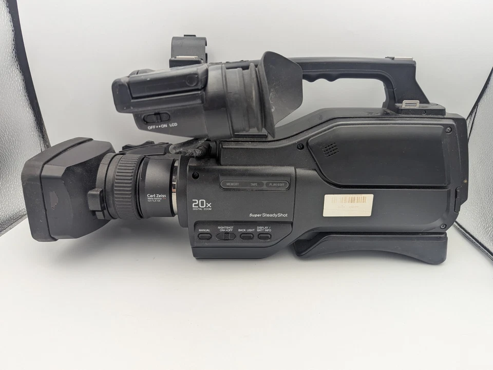 Sony HVR-HD1000E  camcorder 6.1MP CMOS Full HD shoulder held camcorder - Image 1 of 4