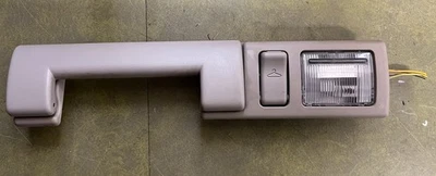 05 Chrysler Pacifica Interior Domo Cortesía Luz Manija Trasera Izquierda Segunda Fila Foto 1 de 3