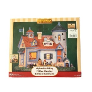 Lemax Harvest Crossing Doggie Daycare Ceramic Lighted Building 05076 2010 Retire - Picture 1 of 7