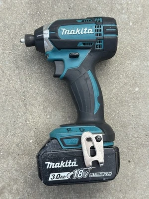 Destornillador de impacto inalámbrico Makita 18V XDT11 1/4" con batería Foto 1 de 3