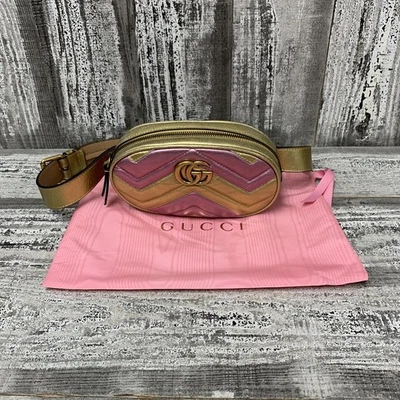 Bolso Body Gucci GG Marmont Acolchado Cinturón Cuero Dorado Rosa Foto 1 de 4