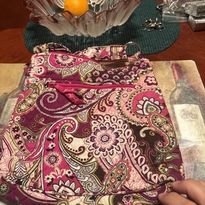 Vera Bradley Very Berry Paisley Quilted Cotton Hipster Cross Body Bag Purse B-90 - Picture 1 of 6