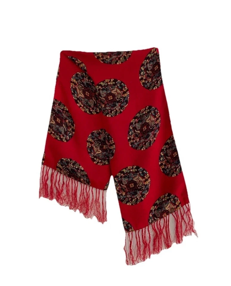 Una bufanda de seda roja vintage sin marca con motivo de dragón y borlas 46"/10" EX CON Foto 1 de 4