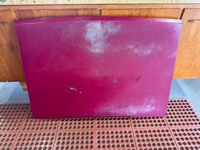 Alfa Romeo Spider S2 • Tapa maletero original roja, usada. Foto 1 de 4