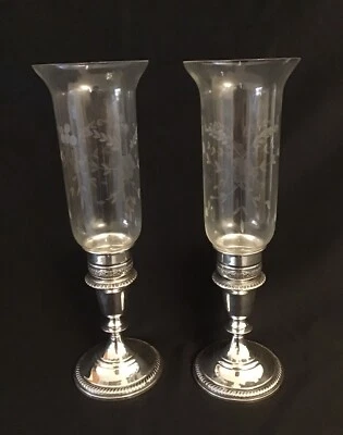 Juego de candelabros con peso de ley de Hirsch Company con vidrio grabado Hurricane  Foto 1 de 4