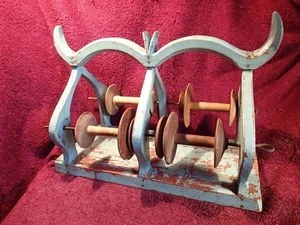 ORIGINAL PAINT ANTIQUE SPINNING WHEEL 4-SPOOL HOLDER RACK FINLAND FINNISH - Picture 1 of 6