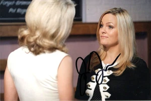 EASTENDERS: JO JOYNER "TANYA BRANNING" SIGNED 6x4 ACTION PHOTO + COA - Bild 1 von 1