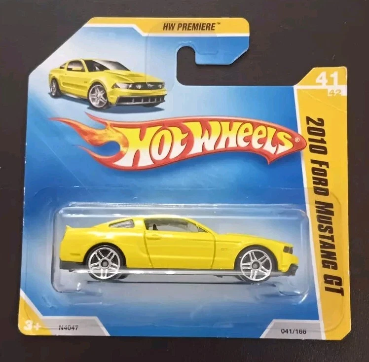 Hot Wheels Showdown Aston Martin 1:64 Car - Red (DHR16)