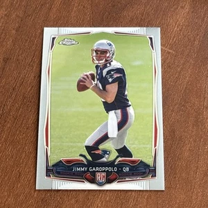 Topps 2014 cromado Jimmy Garoppolo (bola en ambas manos) #150 novato radiocontrol - Imagen 1 de 2