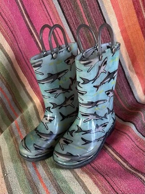Botas de lluvia Western Chief Kids Tropic Shark, iluminadas, verde azulado, talla 10 Foto 1 de 4