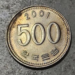 SOUTH KOREA 🇰🇷 500 WON COIN 2001 - Picture 1 of 2