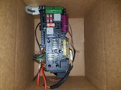 Mercedes Benz W204 C250 C300 C350 C63 AMG 2012 2013 2014 caja de relé de fusibles trasera Sam Foto 1 de 4