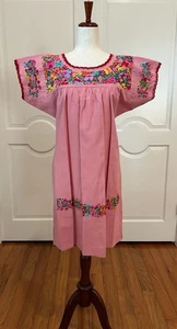 Vestido Sandra Midi, vestido mexicano Oaxaca. bordado a mano. Hilos de seda, - Imagen 1 de 7