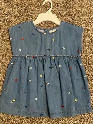 Top Babydoll Denim Niña Hanna Andersson con Flores: Talla 8 (130 cm) Foto 1 de 3