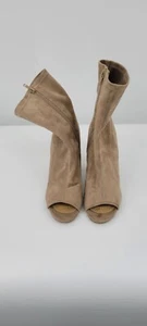 GUESS Women’s Ankle Boots Size 8.5 Brown Peep Toe Block Heel Faux Leather Zip - Picture 1 of 7