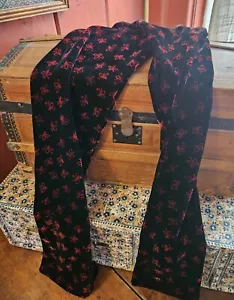 SCIARPA DONNA PULITA NERA CALDA MORBIDA NATALIZIA VINTAGE FIOCCHI ROSSI - Foto 1 di 6