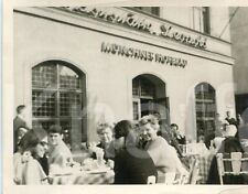 altes Foto junge Frau im Münchner Hofbräu Café 1962, 1960er, 10x7cm