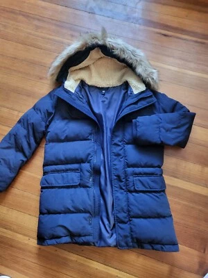 Chaqueta de invierno acolchada Uniqlo Kids 11-12 azul marino con capucha Sherpa Trim Puffer Foto 1 de 4
