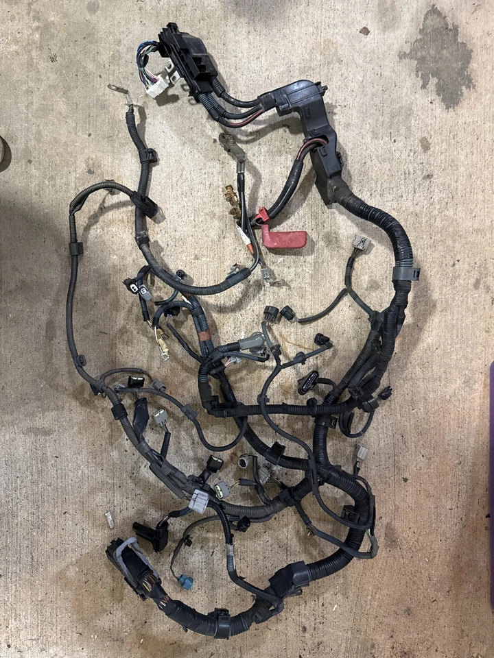 Chicote de fios do motor Toyota Corolla 1.8L 2014-2015 82121-0Z420 fabricante de equipamento original CVT - Imagem 1 de 4