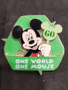 Prendedor Disney 79443 Go Green Mystery Mickey Mouse Going Green Reciclaje LE 1000 - Imagen 1 de 3