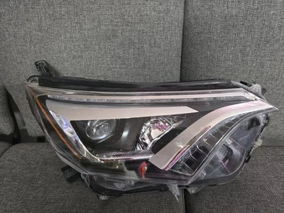 Faro delantero derecho Toyota RAV4 2016 2017 2018 8114542670 Foto 1 de 4