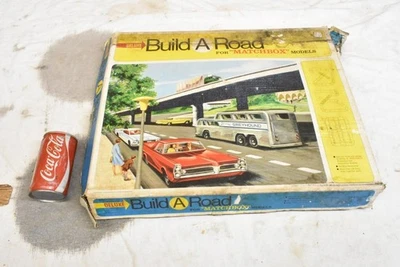 老式 1967 年 Fred Bronner 豪华建造公路玩具套装火柴盒汽车 — 第 1/4 张图片