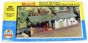 Vintage AHM Minikits 5869 Güterbahnhof HO Modelleisenbahn Bausatz versiegelt - Bild 1 von 1