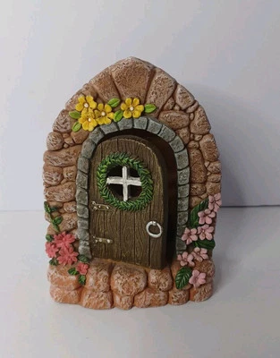 Причудливый лес сказка крошечное сокровище, свет вверх дверь - Изображение 1 из 4