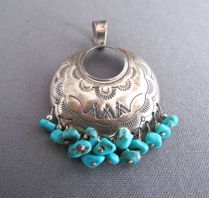 Q.T. VINTAGE COLGANTE PEPITA TURQUESA COLGANTE CONCHO PRENSADO ESTERLINA - Imagen 1 de 5