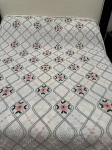 Colcha A Cabin Craft’s Needle Tuft rosa floral Cottagecore 92”x106” leer - Imagen 1 de 23