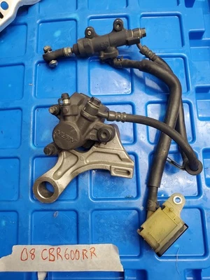 2007 - 2012 Honda Cbr600rr задний тормоз в сборе главный цилиндр суппорт - Изображение 1 из 4