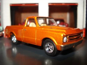 Chevrolet K-10 Fleetside 1967 camioneta pickup "caja corta" edición limitada 1/64 GL - Imagen 1 de 4