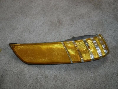 Mercury FORD OEM 92-94 Grand Marquis-Side Marker Light Lamp Right F2MY15A201A - Image 1 of 2