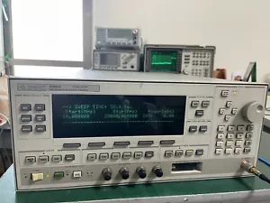 HP Agilent 83620A 10 MHz-20 GHz Generatore di segnali di sweep sintetizzato con 001.008 - Foto 1 di 18