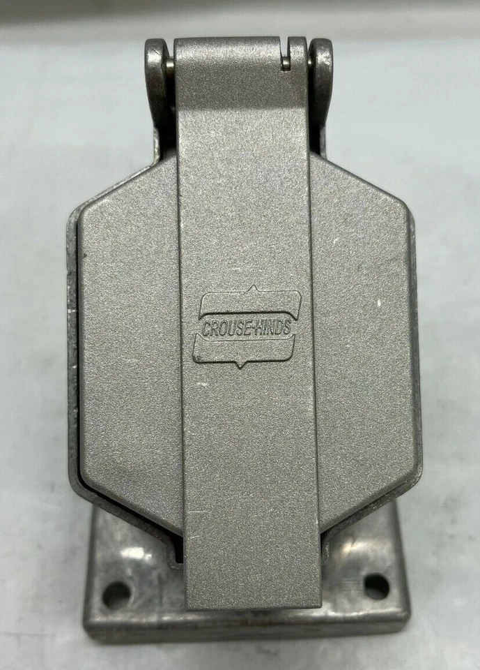 Crouse-Hinds 20a Delayed Action Circuit Breaking Receptacle CPS152R